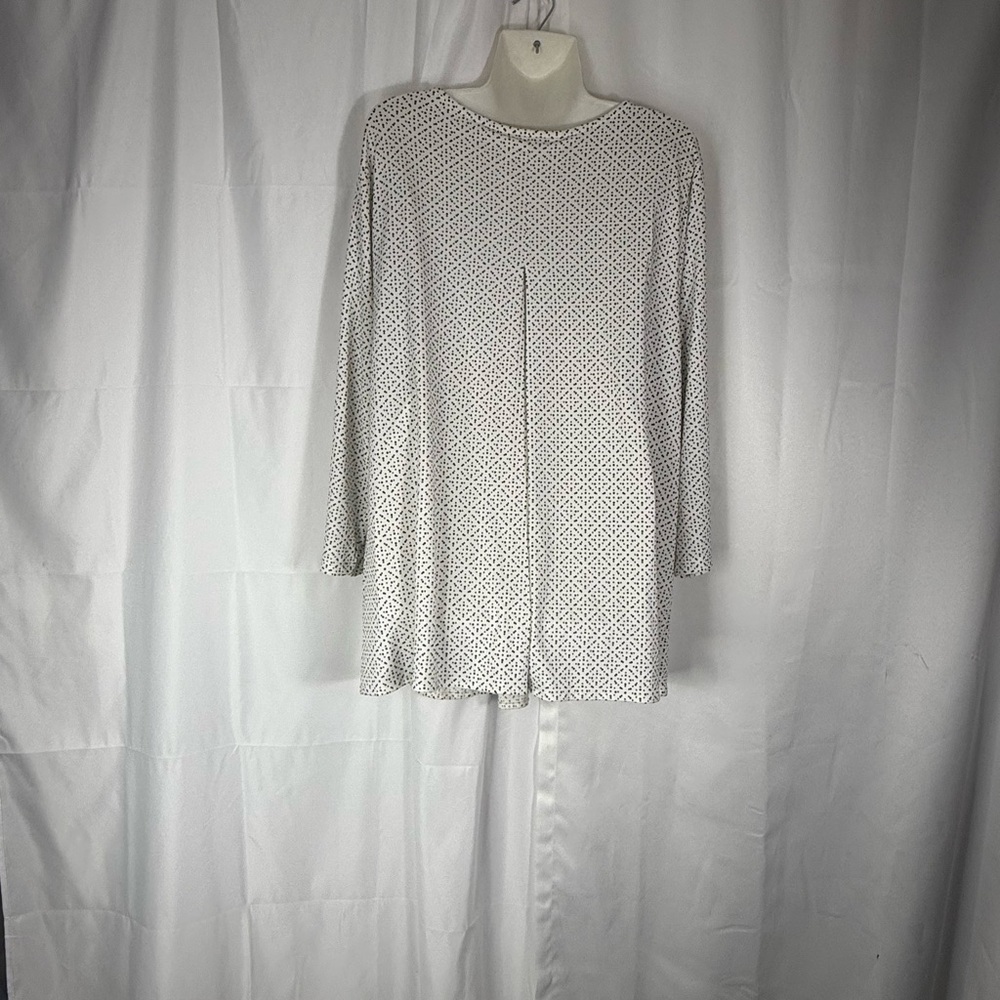 Charter Club White and Gray Patterned Blouse